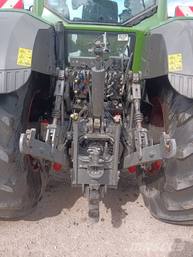 Fendt 828 Vario Profi Plus Трактори