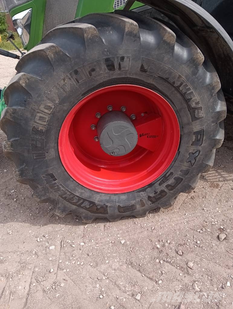Fendt 828 Vario Profi Plus Трактори