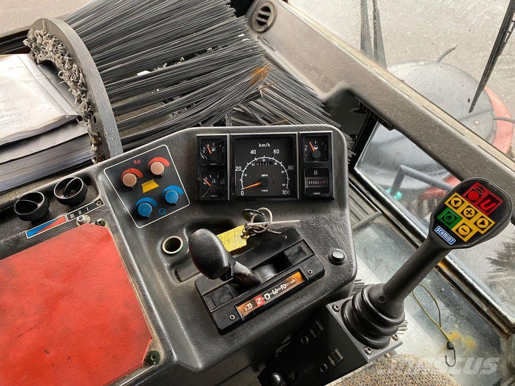 Schmidt SK4000 Street Vacuum Cleaner Sweeper Good Working Veegwagens