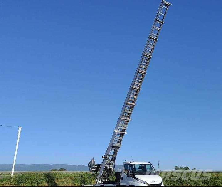 Iveco DAILY 35S140 2.3D/140-BOCKER HL34/1-8LH endommagé Ant vilkikų montuojamos kėlimo platformos
