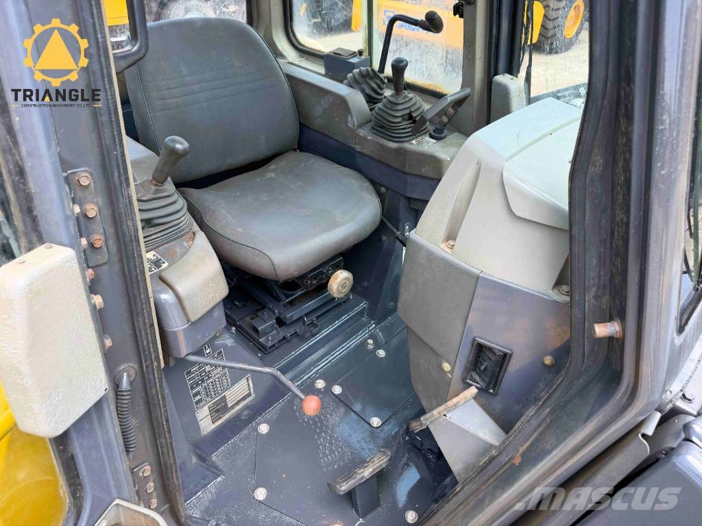 Komatsu D 65 PX Гусеничные бульдозеры
