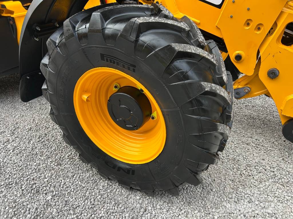 JCB TM320S 農業用テレハンドラー
