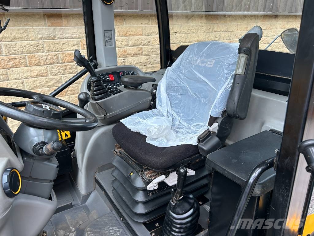 JCB TM320S 農業用テレハンドラー