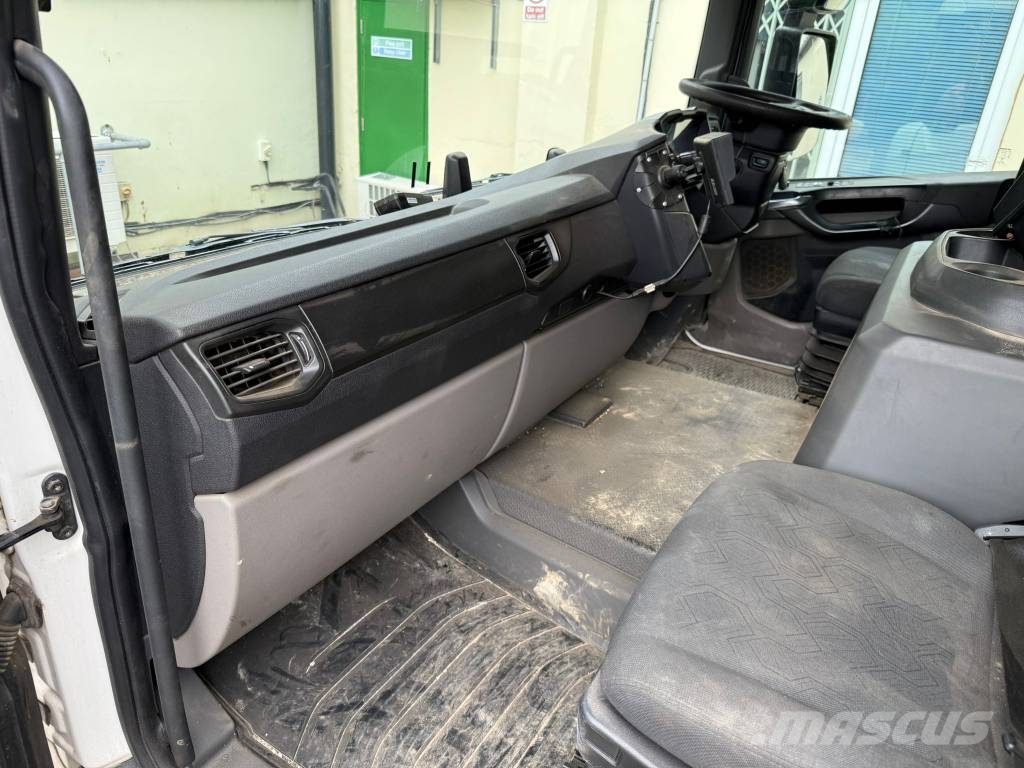 Scania L 360 Hook Loader Kroghejs