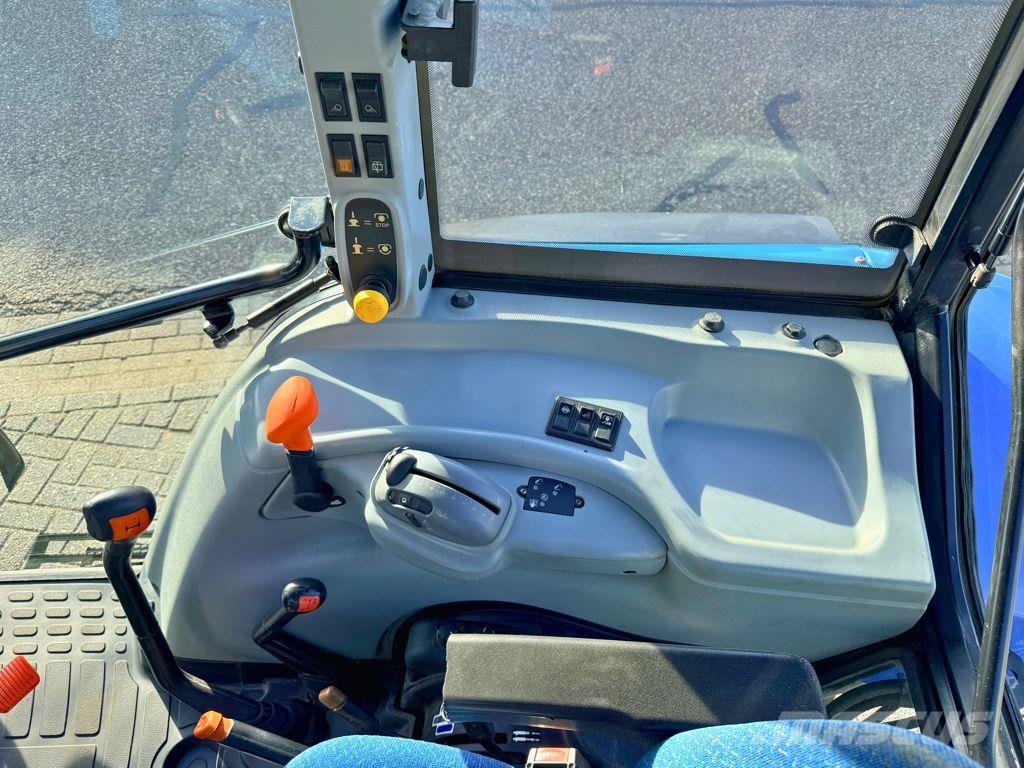 New Holland T5050 Kruip, Shuttle Tractores