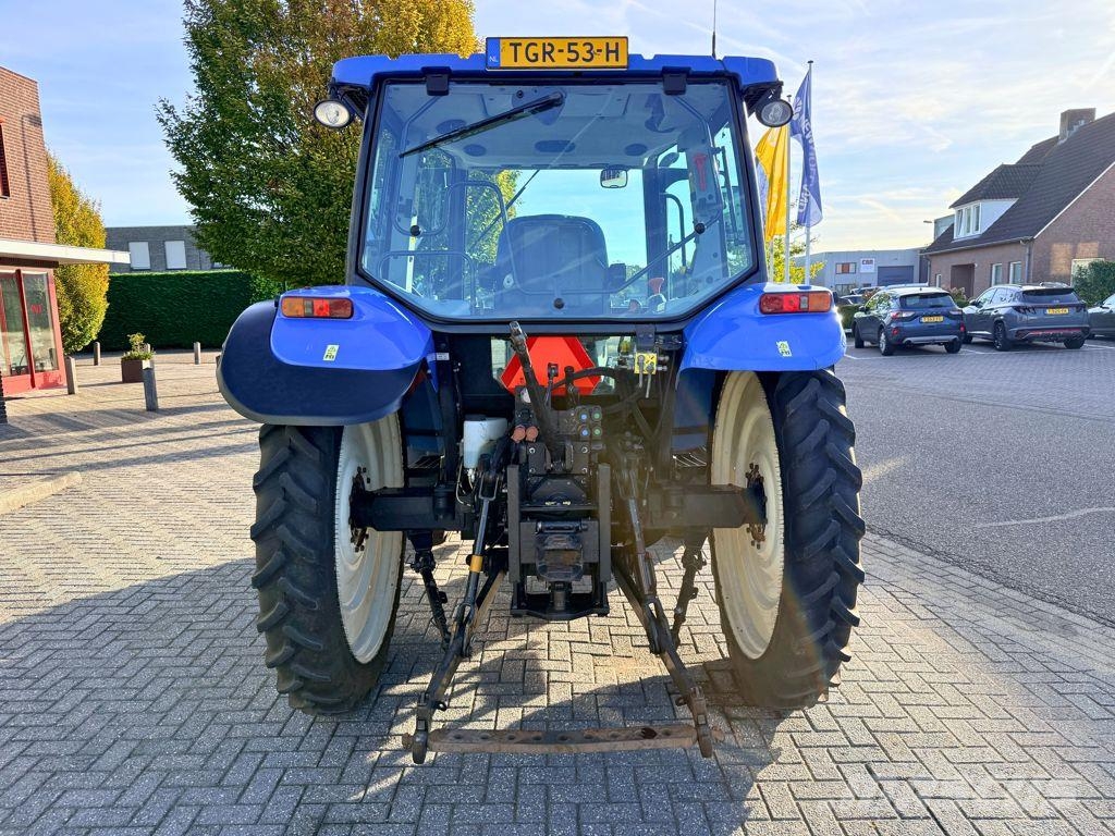 New Holland T5050 Kruip, Shuttle Tractores