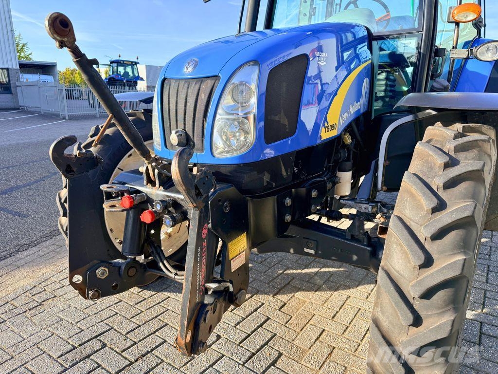 New Holland T5050 Kruip, Shuttle Tractores