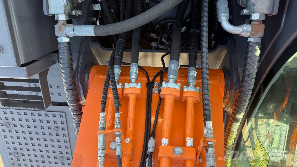 Dossan DX225LC-5 Bandgrävare
