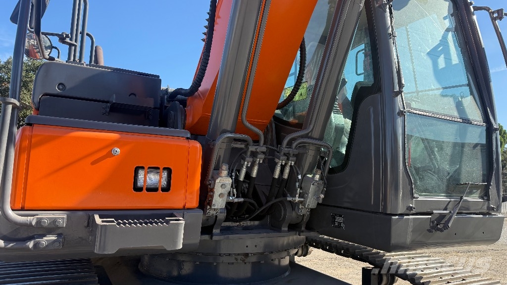 Dossan DX225LC-5 Bandgrävare