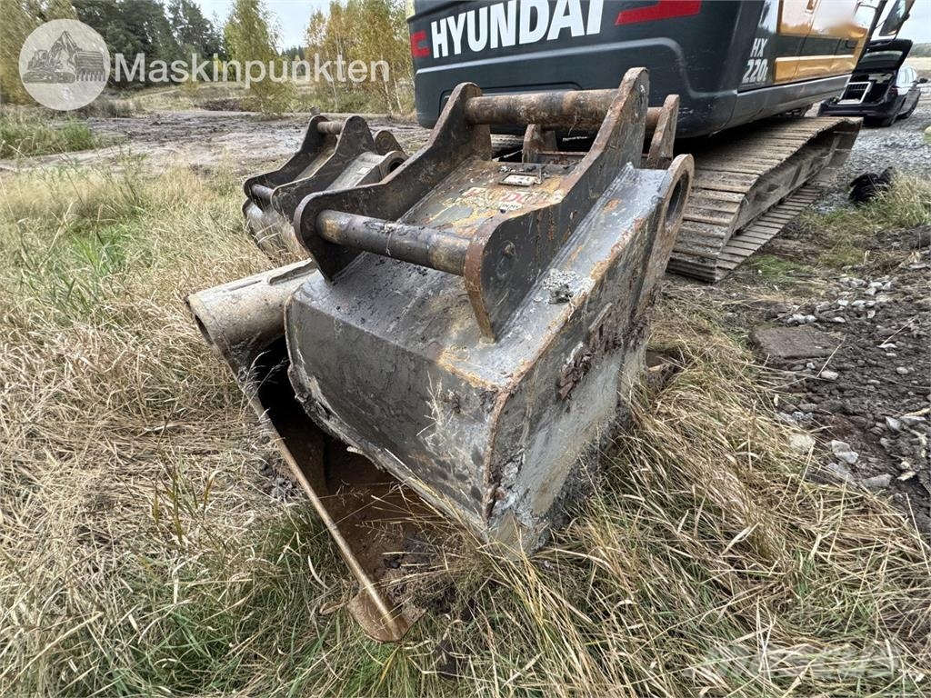 Hyundai HX220L Kāpurķēžu ekskavatori