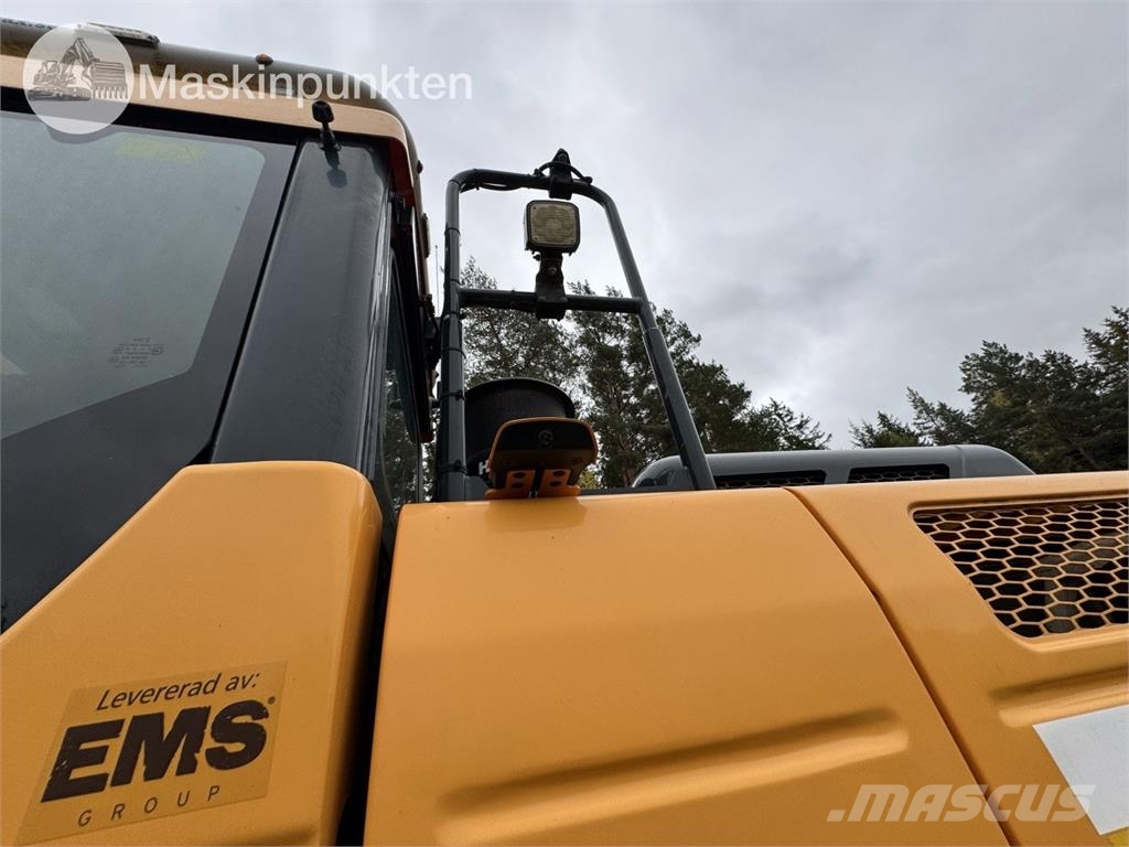 Hyundai HX220L Kāpurķēžu ekskavatori