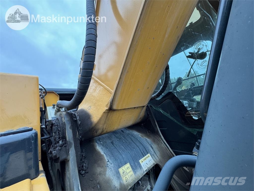 Hyundai HX220L Kāpurķēžu ekskavatori