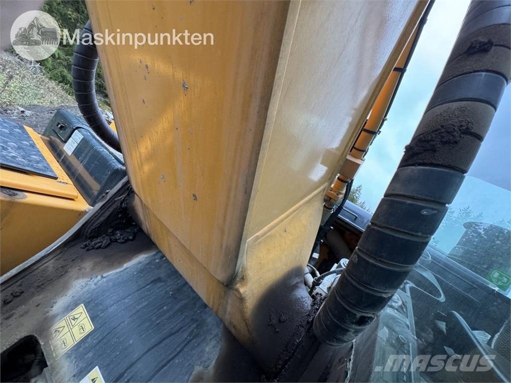 Hyundai HX220L Kāpurķēžu ekskavatori