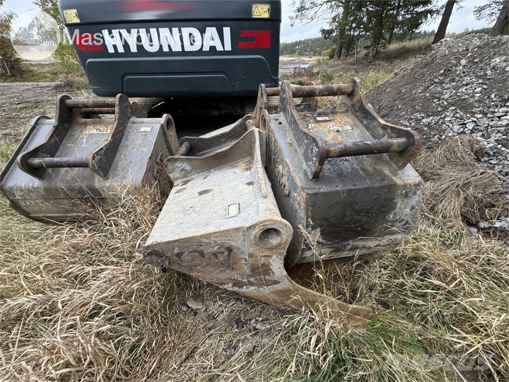 Hyundai HX220L Kāpurķēžu ekskavatori