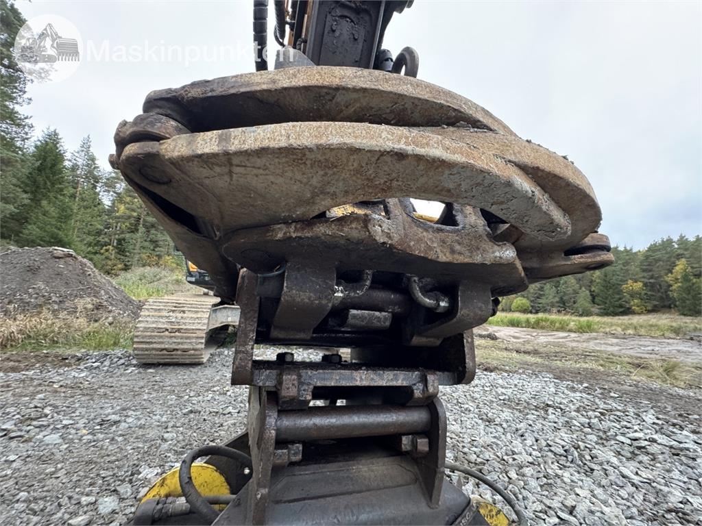 Hyundai HX220L Kāpurķēžu ekskavatori