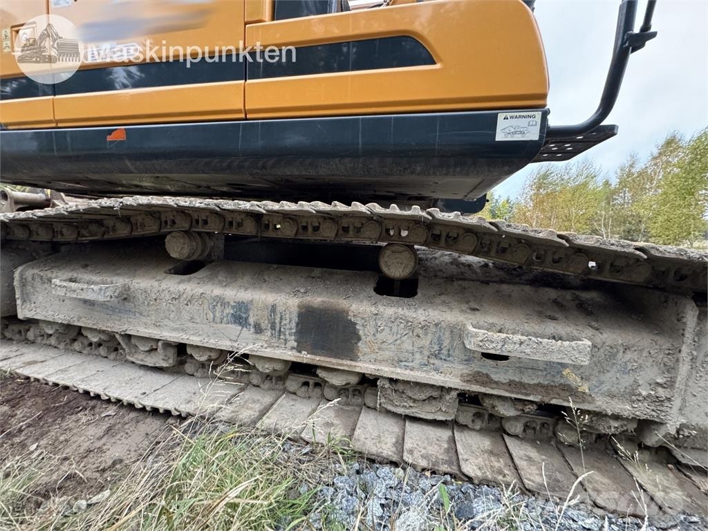 Hyundai HX220L Kāpurķēžu ekskavatori