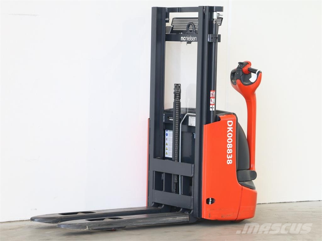 Linde L12/1172-01 Apiladores eléctricos