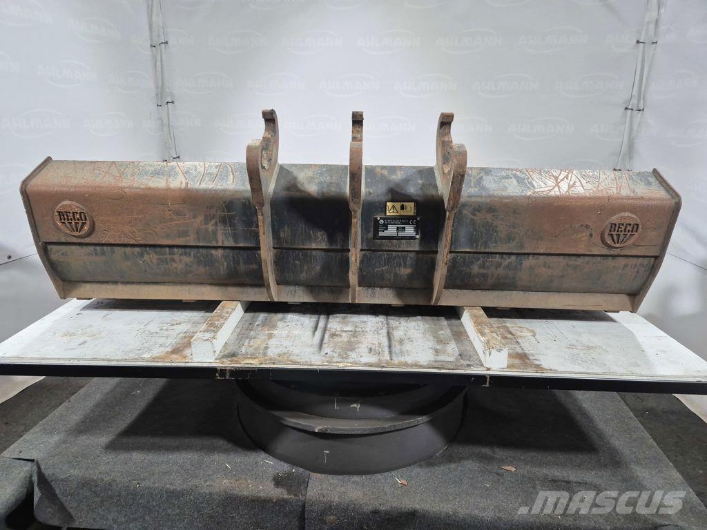Mecalac 7/9 MWR Connect dichte bak Ковші