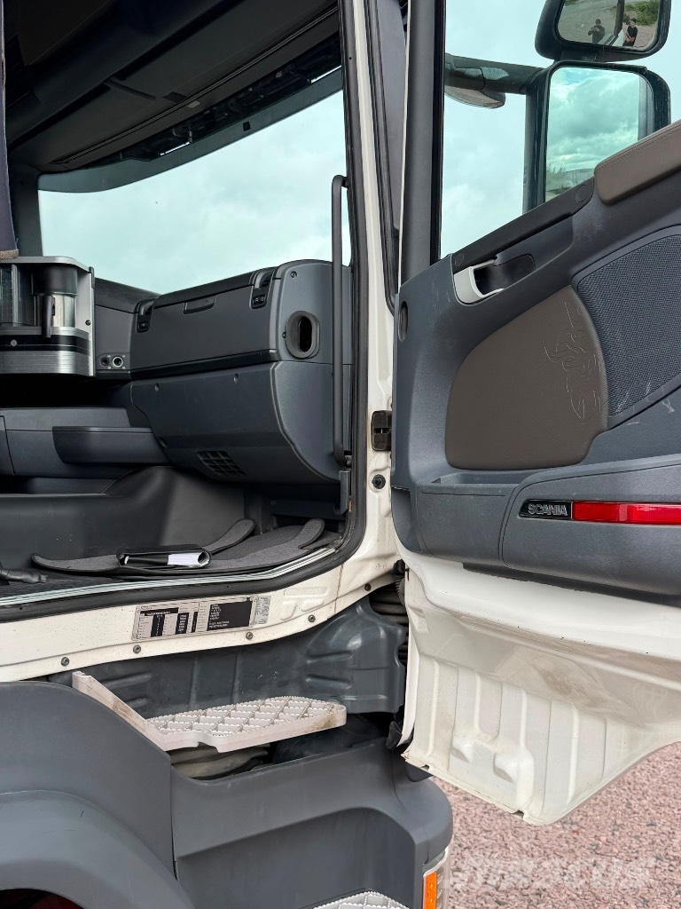 Scania R580LB8x4*4NB Camiones con chasís y cabina