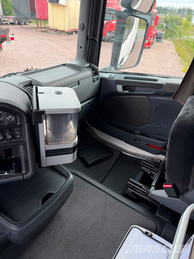 Scania R580LB8x4*4NB Camiones con chasís y cabina