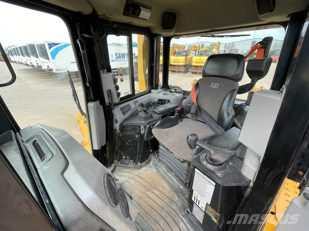 CAT D6T LGP Telaketjupuskutraktorit