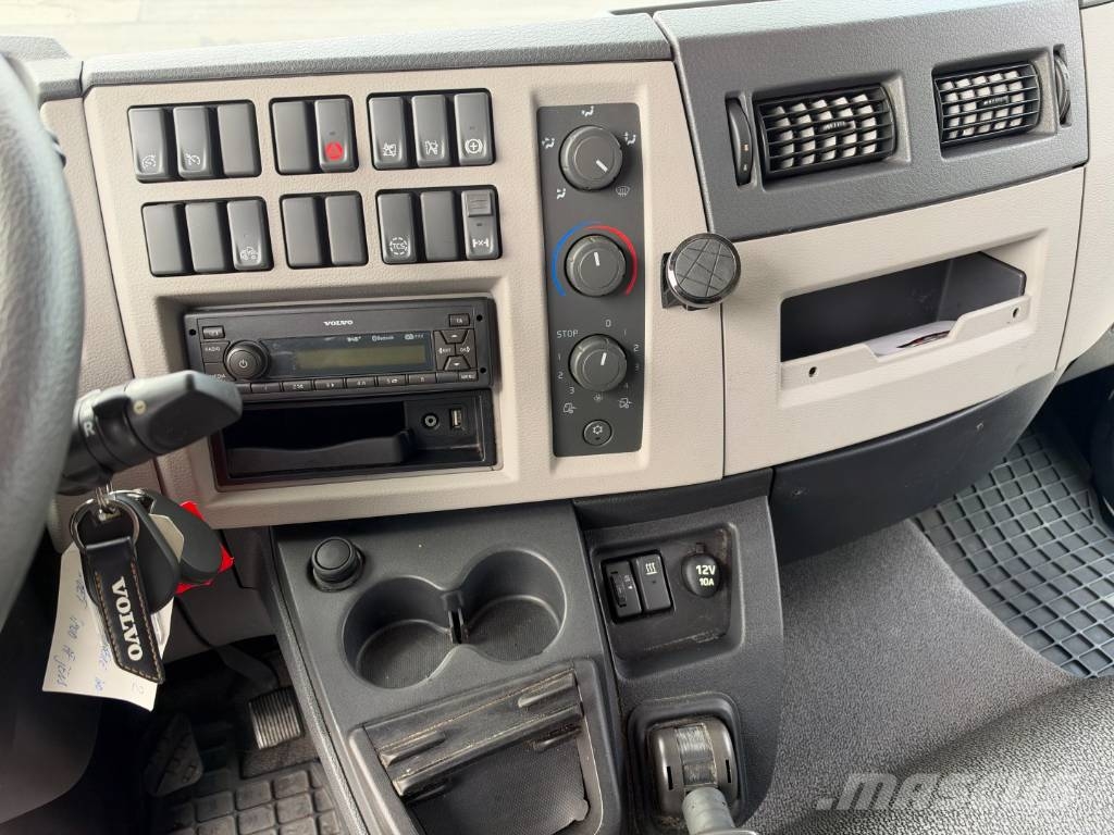 Volvo FL250 4x2 Closed Box 7,45 m. Taillift Autocamioane