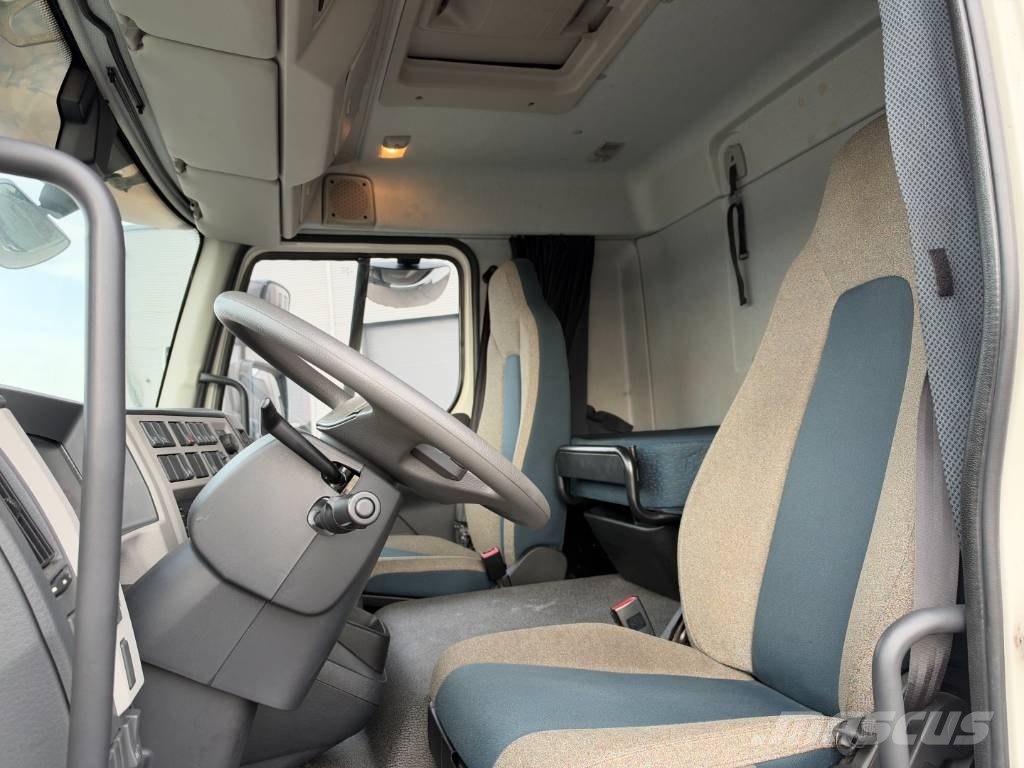 Volvo FL250 4x2 Closed Box 7,45 m. Taillift Autocamioane