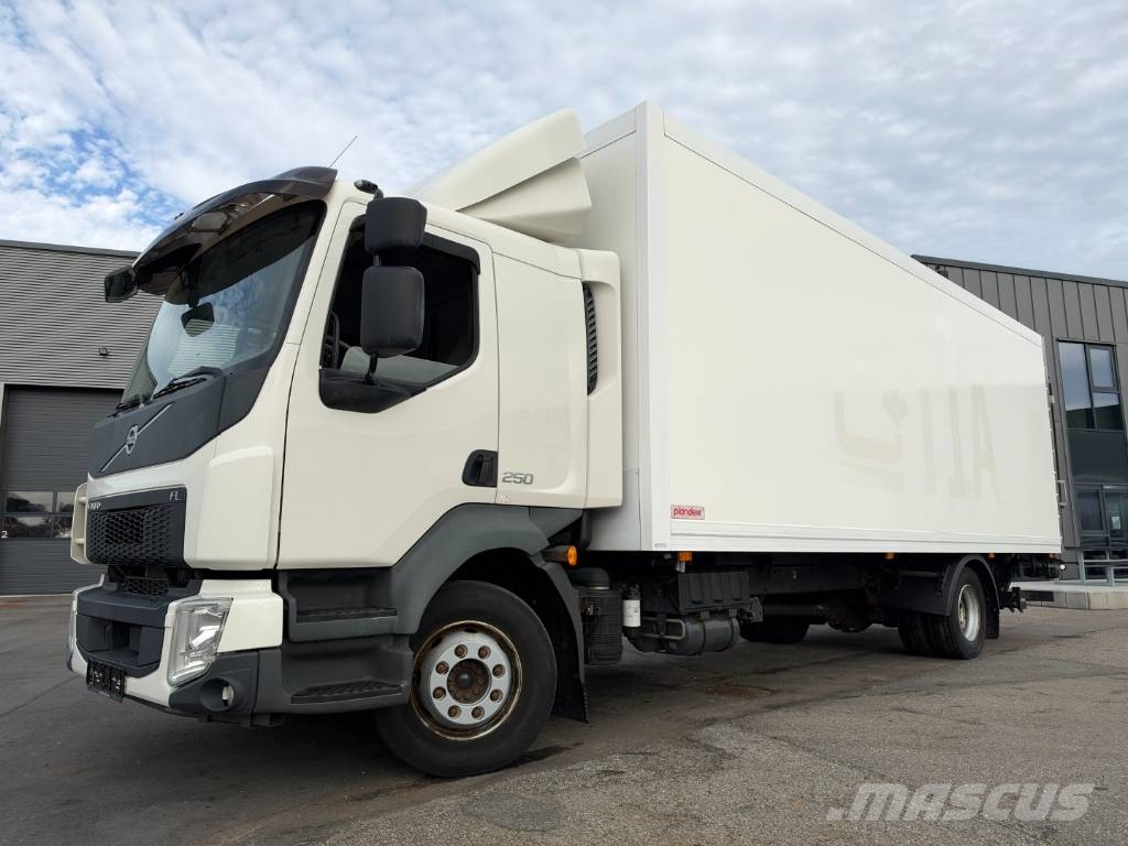 Volvo FL250 4x2 Closed Box 7,45 m. Taillift Autocamioane