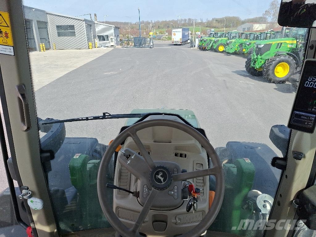 John Deere 6110M Traktoren