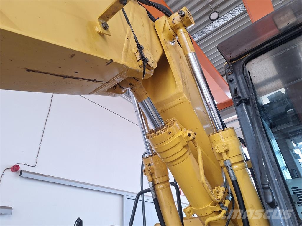 Komatsu PW 148 - 8 4X4 Stavebnictví - ostatní
