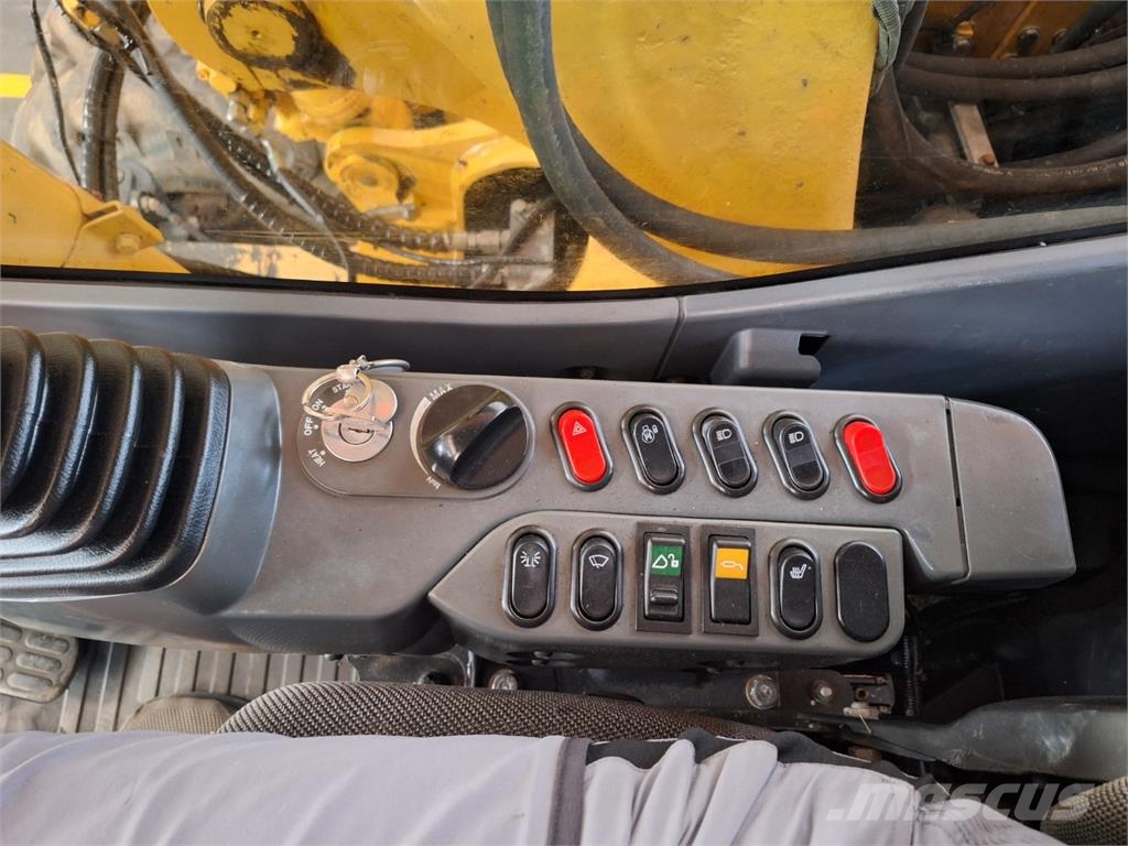 Komatsu PW 148 - 8 4X4 Stavebnictví - ostatní