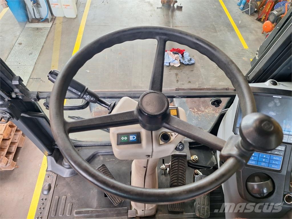 Komatsu PW 148 - 8 4X4 Stavebnictví - ostatní