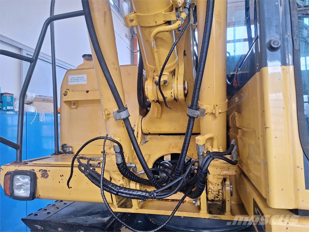 Komatsu PW 148 - 8 4X4 Stavebnictví - ostatní