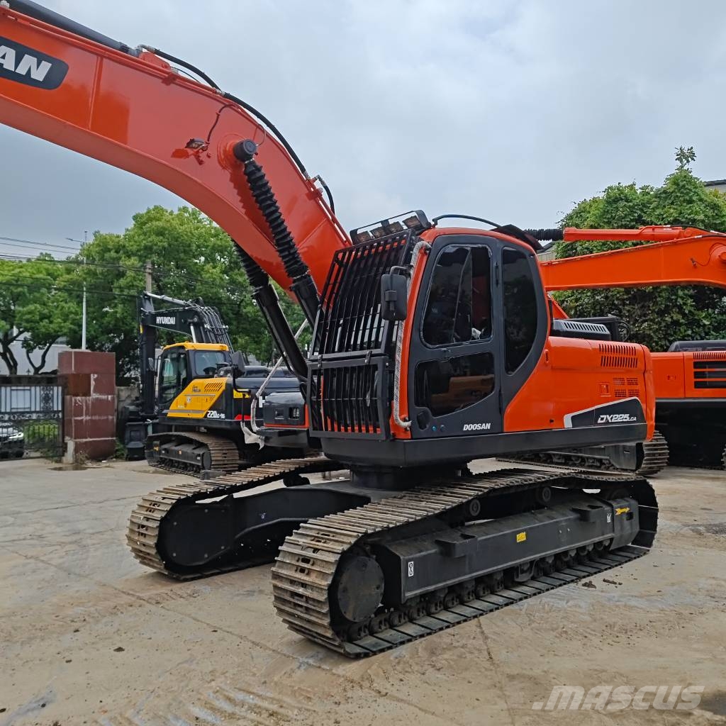 Doosan DX 225 LCA 履带挖掘机