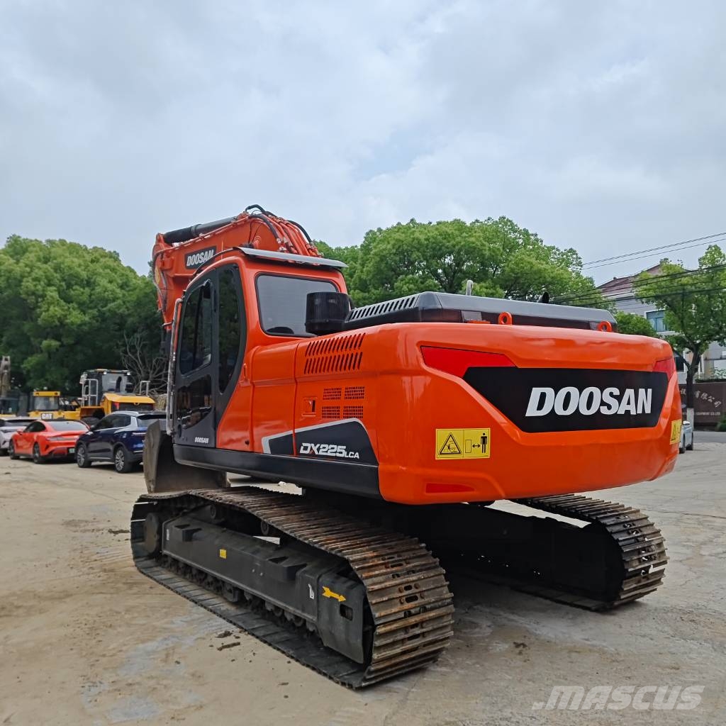 Doosan DX 225 LCA 履带挖掘机