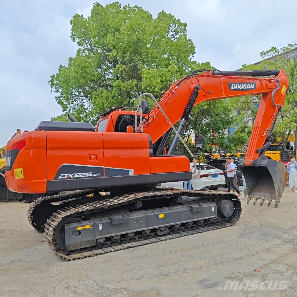 Doosan DX 225 LCA 履带挖掘机