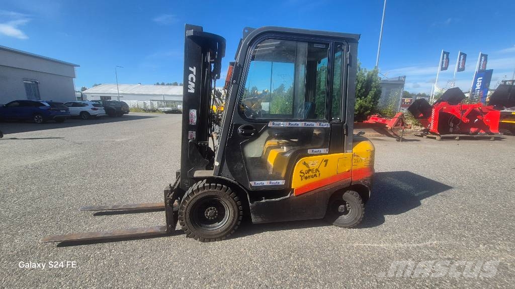 TCM FD 25 t3 Dyzeliniai krautuvai