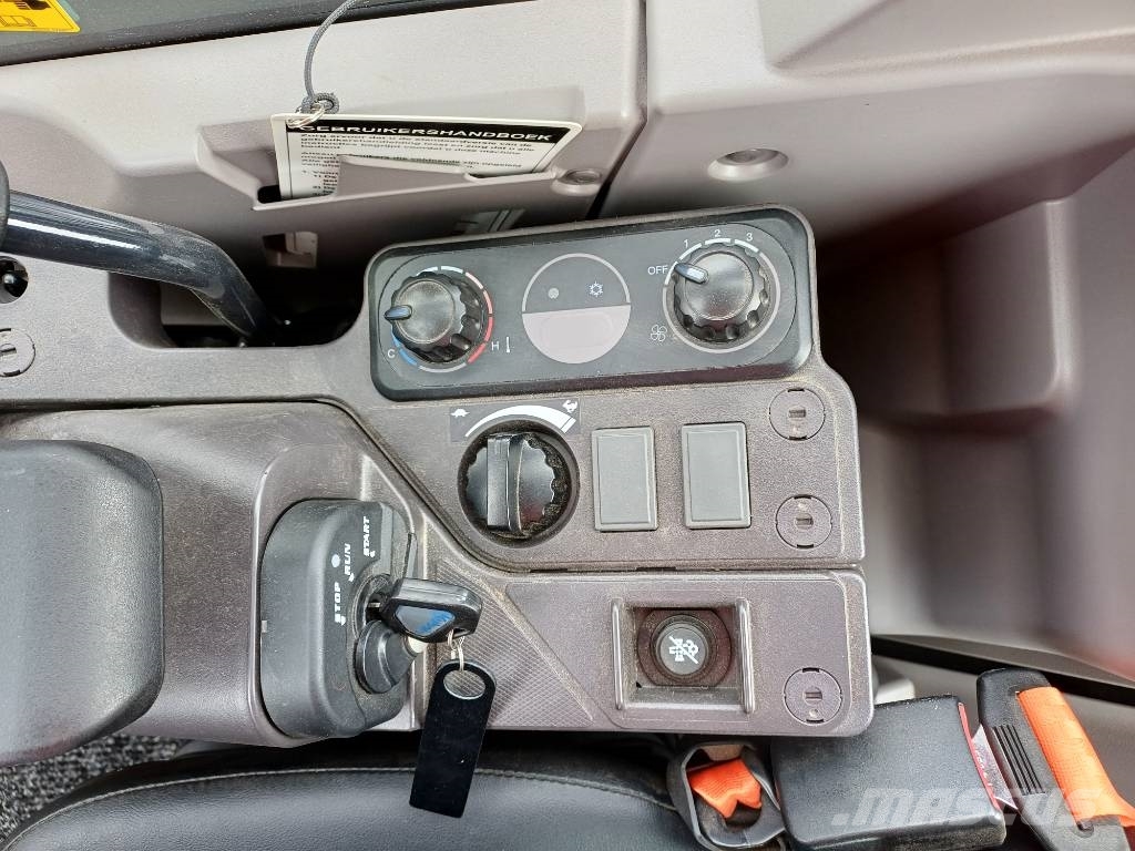 Kubota KX060-5 VA 中型挖掘机