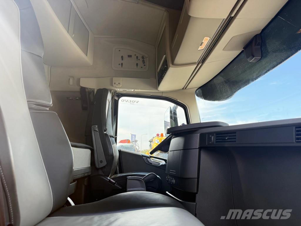 Volvo FH 16.750 FH 8x4*4 / Retarder + HMF 5020-K6 + Flyj Kranen voor alle terreinen