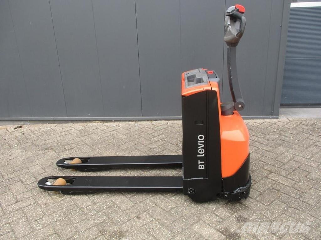 Toyota LWE140 Lavansiirtotrukit