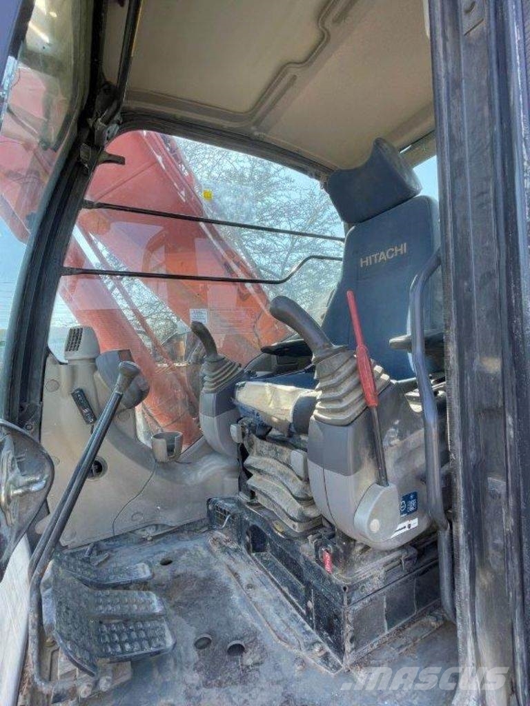 Hitachi ZX 225 US LC-3 履带挖掘机