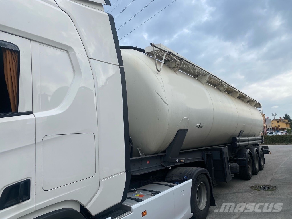Spitzer SK2458CAL Tanktrailer