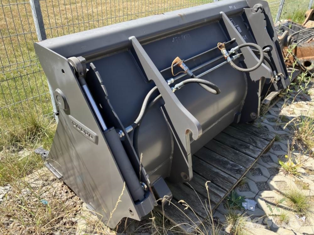 Volvo Klappschaufel mit Zähnen TPZ Baldes