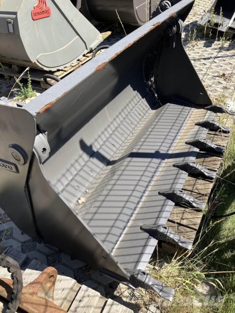 Volvo Klappschaufel mit Zähnen TPZ Baldes
