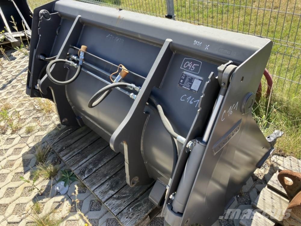 Volvo Klappschaufel mit Zähnen TPZ Baldes