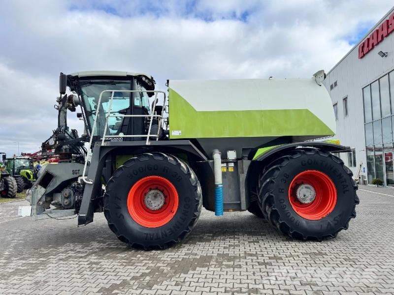 CLAAS XERION 3800 SADDLE TRAC + SGT Aufbau Трактори