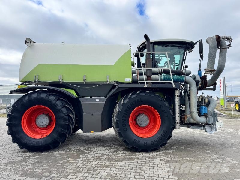 CLAAS XERION 3800 SADDLE TRAC + SGT Aufbau Трактори