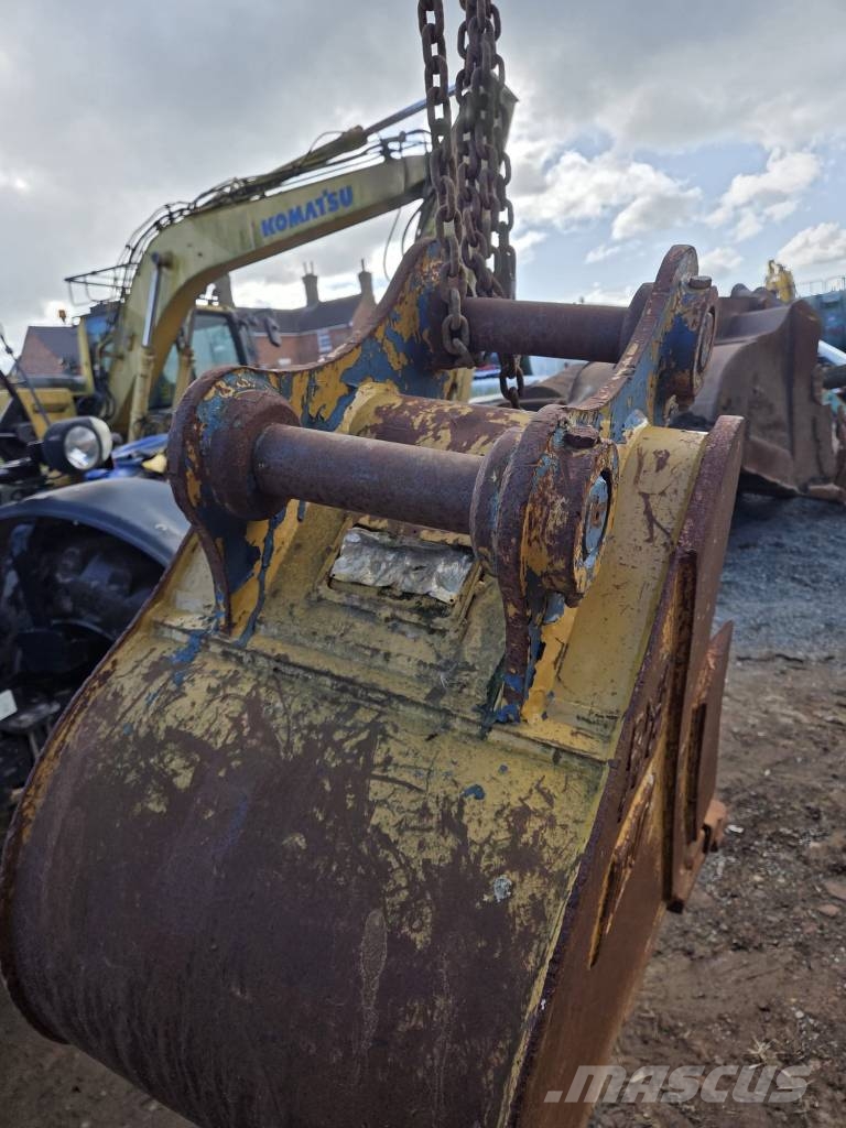 Selection of Digging Buckets to fit 20-24 ton Excavators Buckets