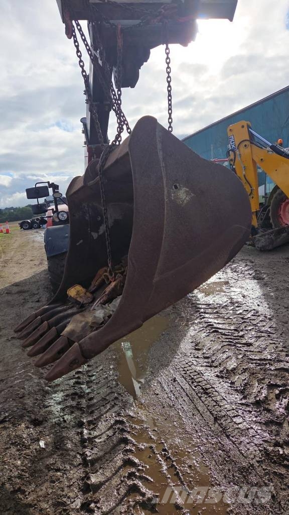 Selection of Digging Buckets to fit 20-24 ton Excavators Buckets