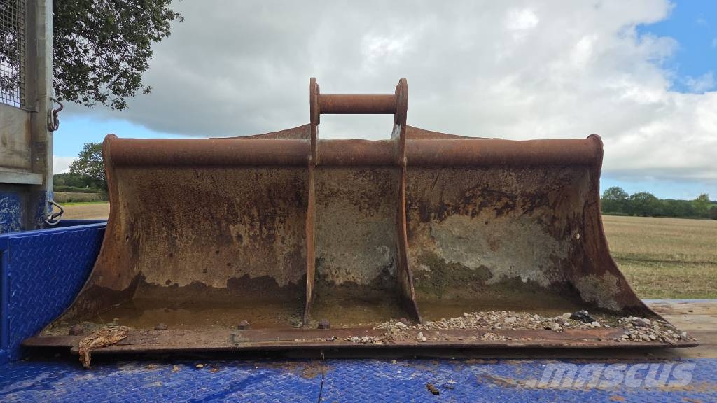 Selection of Digging Buckets to fit 20-24 ton Excavators Buckets